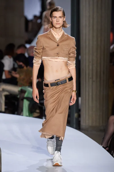 Look 37